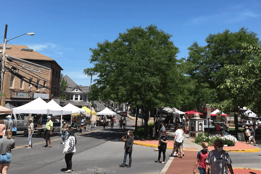 The Emmaus Farmers Market | Located in Triangle Park | Emmaus, PA