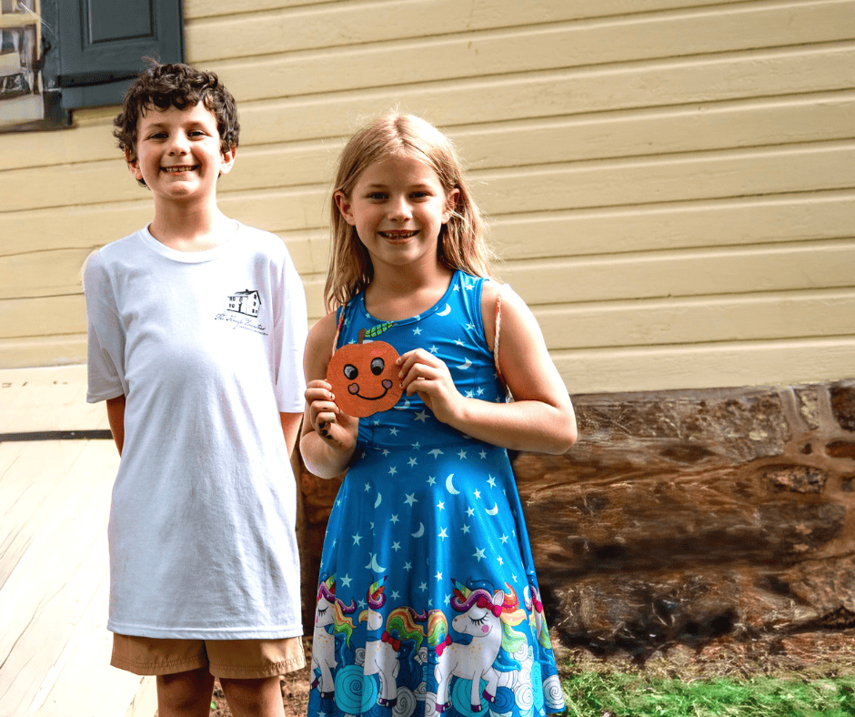 Knauss descendant Jack Fischer awards the 2025 Peach Festival prize to Julianna Iacocca for her peach painting at the Knauss Homestead Peach Festival in Emmaus.