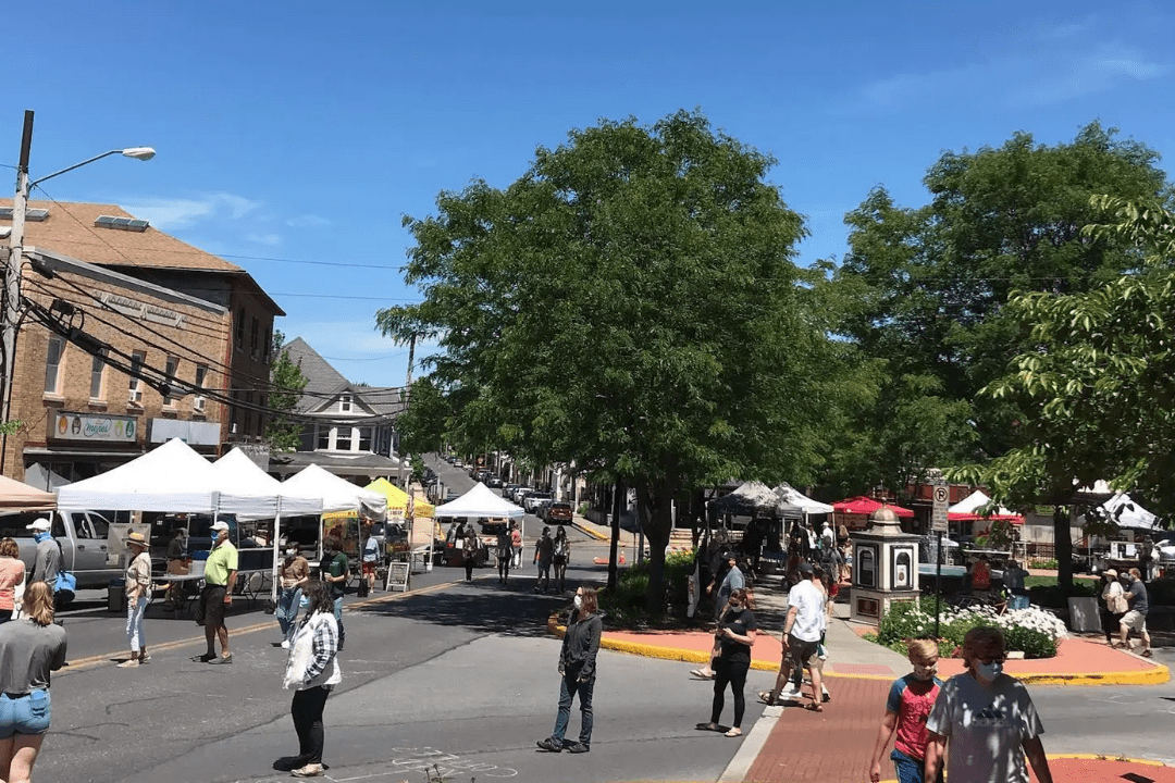 The Emmaus Farmers Market | Located in Triangle Park | Emmaus, PA